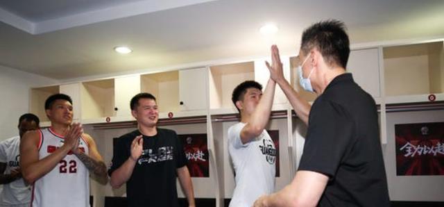 关键时刻突围战来临，布鲁克林篮网围绕社区盾更衣室发声，震撼外界，临场指挥获称赞的简单介绍