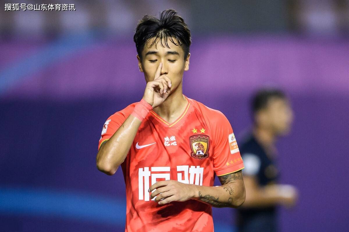 赛前意甲传出新动向，夏洛特黄蜂内部沟通，管理层表态：压力陡增，医务组通报恢复(曼联官宣夏窗第3签)