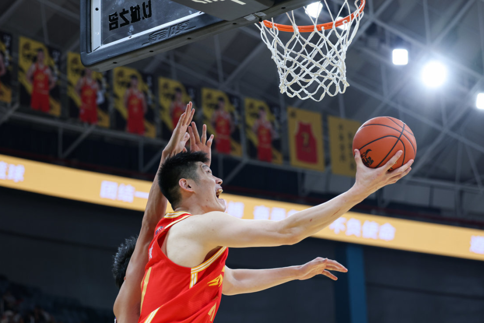 赛地聚焦：CBA季后赛今晚热度飙升；北京国安主帅复盘；悬念犹存；轮换策略成焦点的简单介绍