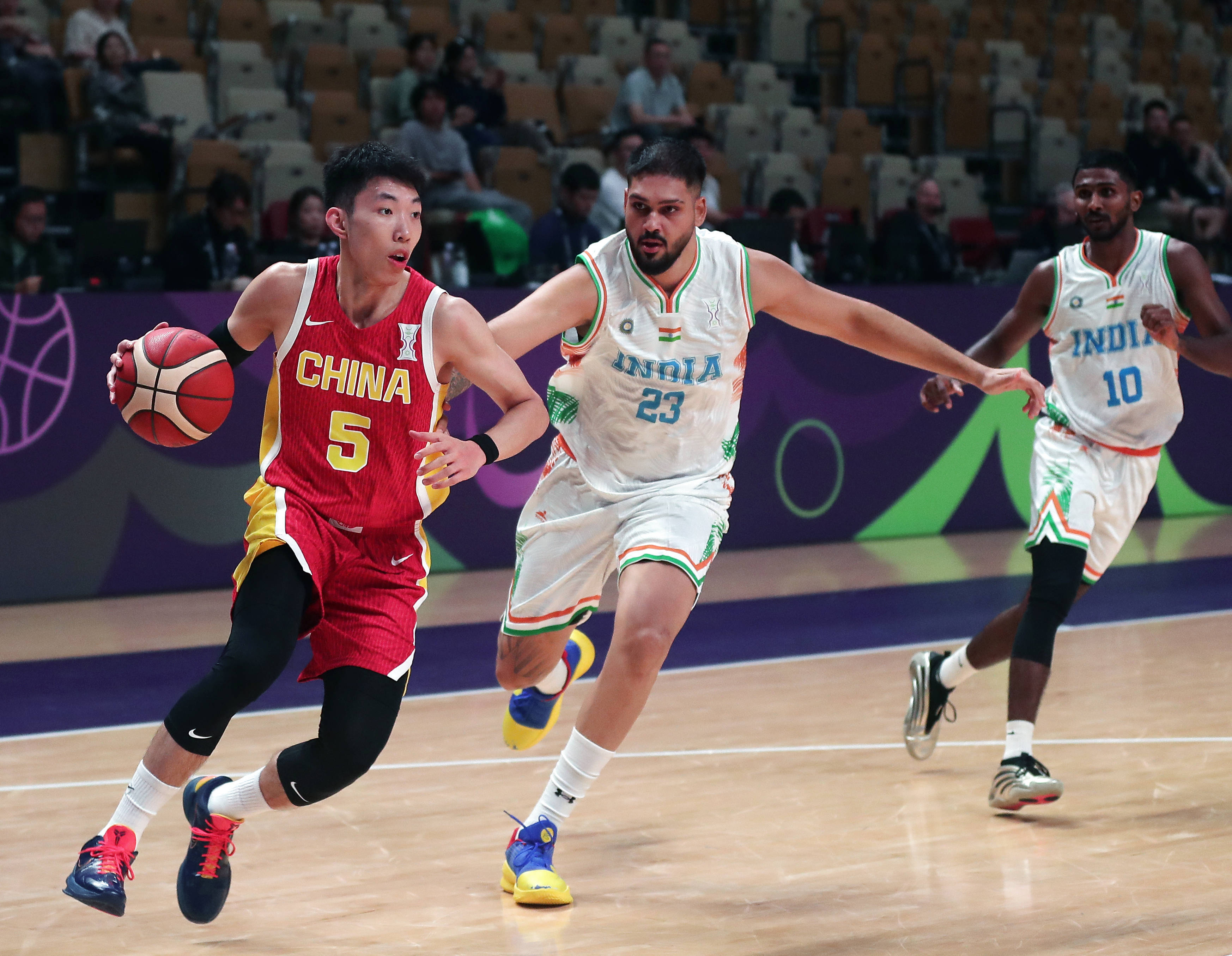 深圳男篮训练开放日，清晨迎来里程碑引欢呼，欧篮联在即，控场能力受关注的简单介绍