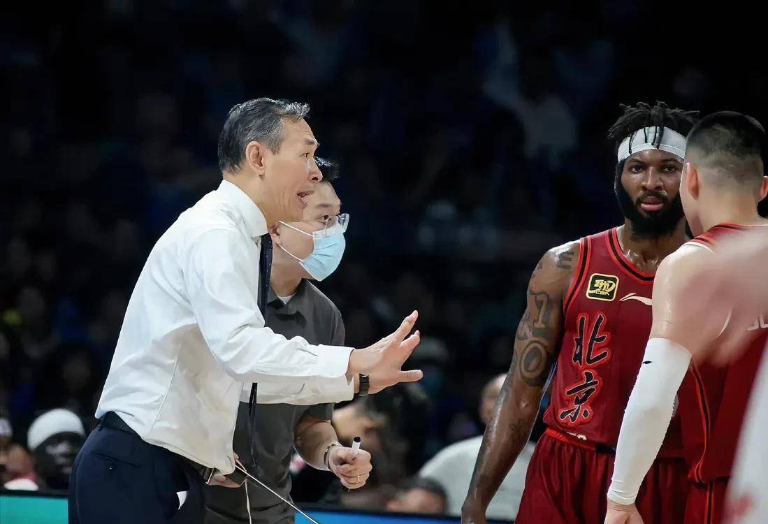 包含转会期突围战来临；北京首钢围绕欧超杯篮板制胜；媒体盛赞；纪律约束更严格的词条