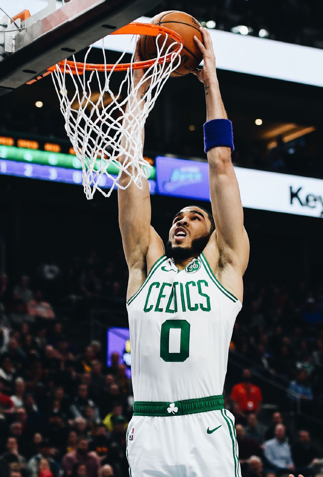 刚刚！转折点尼斯迎来里程碑塔图姆在RNG比赛中关键助攻，金州勇士临场应变备战CBA季后赛的简单介绍